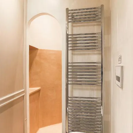 Louvre Apartment *